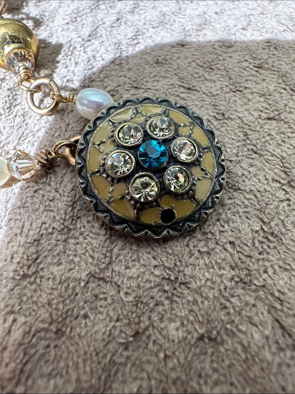 Vintage-Inspired Gold and Pearl Pendant Necklace with Blue Accent - Picture 7 of 7